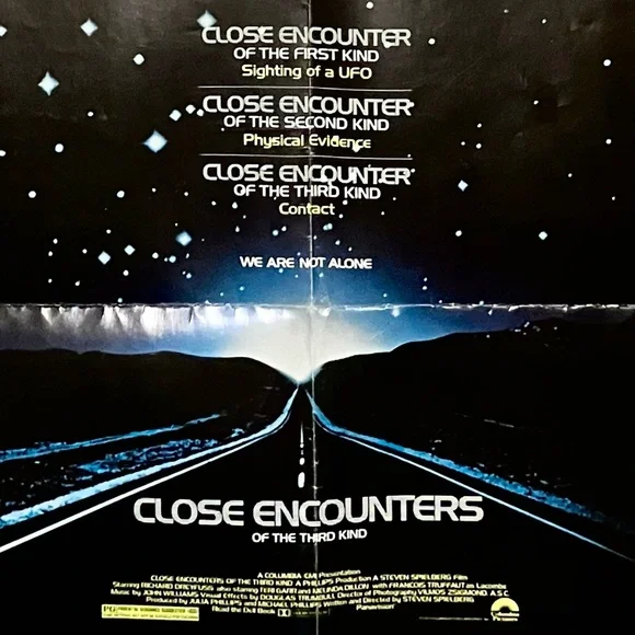 1977 CLOSE ENCOUNTERS Original Half Sheet Movie Poster / 22x28 Inches / Folded